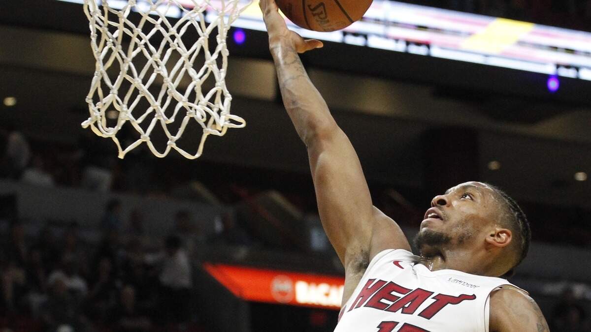 Rodney McGruder, del Heat, anota una bandeja ante los Knicks, el 24 de octubre de 2018 en el American Airlines Arena, en Miami.