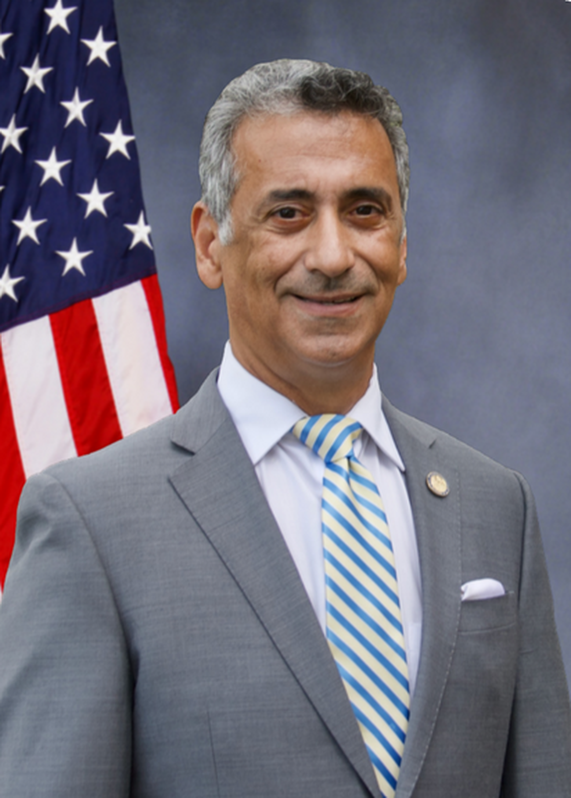 Robert Asencio, a former veteran Miami-Dade police officer who won a term in Florida’s state House in 2016, is a heavy underdog in the race for the newly created U.S. House District 28.