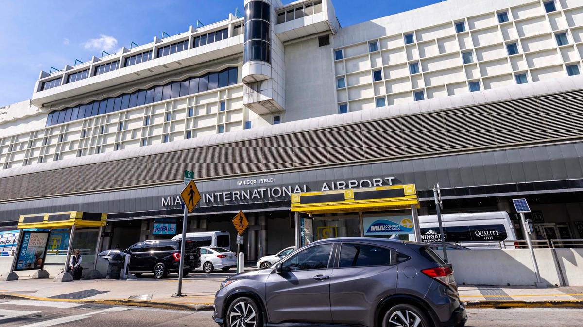 Traffic outside the departures area at Miami International Airport on Thursday, Nov. 21, 2024.
