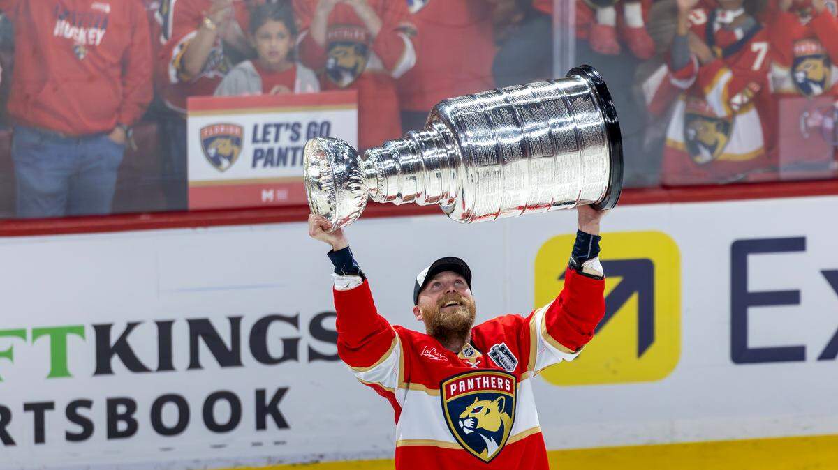 Florida Panthers center Sam Bennett (9) lifts the Stanley Cup after defeating the Edmonton Oilers 5-1 in Game 6 of the Final at Amerant Bank Arena in Sunrise, Fla., on Tuesday, June 17, 2025, clinching the NHL championship.