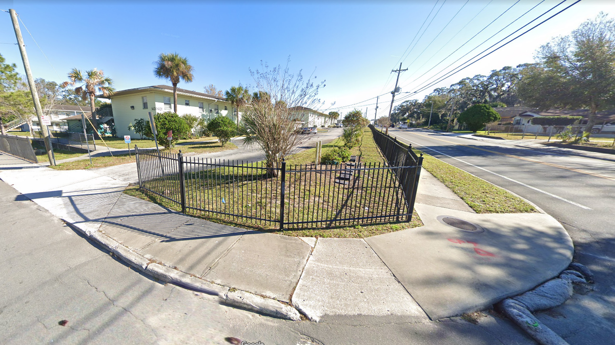 Los dos tiroteos ocurrieron el 10 de mayo en los apartamentos Carrington Place de Lakeland, según la Policía.