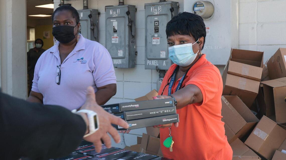 ‘Enormous demand’: Miami-Dade libraries hand out 138,000 take-home COVID tests Monday