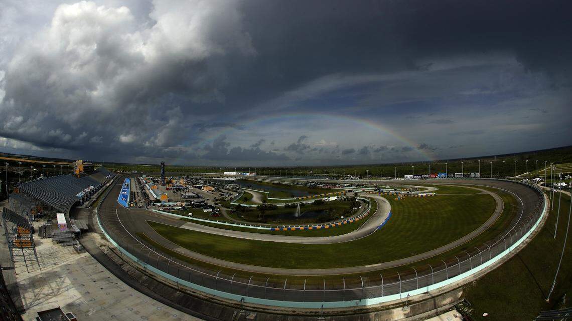 Even through delays, spectators watch live as Hamlin wins Homestead’s Dixie Vodka 400
