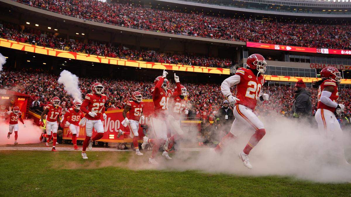 In Canada, the Chiefs/Dolphins game is available online with a package called NFL Game Pass, which they can buy through a streaming platform called DAZN.