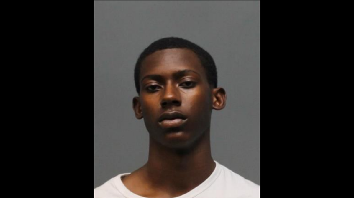 Miami police are searching for L’Darius Price, 19, who police say took part in a home invasion that killed one resident and sent another to the hospital.