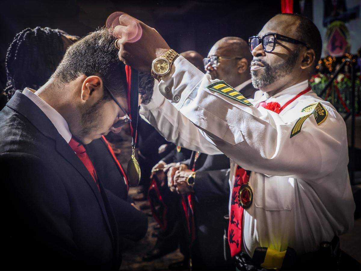 2026 Wilson Scholar Jessel Nunez of William H. Turner Tech, left, bows his head as mentor Leviticus Gilliard, a correctional officer, right, presents his medal during the Processional and Rites of Passage ceremony.The 5000 Role Models held its 33rd Annual Dr. Martin Luther King, Jr. Annual Scholarship Breakfast with Keynote Speaker Bishop Neil C. Ellis, and the 2026 Headliners consisting of Lee “Freezy Prince” Prince, Tramar “Flo Rida” Lacel Dillard, Maurice “Trick Daddy” Samuel Young, and Khaled “ DJ Khaled” Mohammed Khaled, on Monday, January 19, 2026, at the Miami Beach Convention Center, in Miami Beach, Florida. 