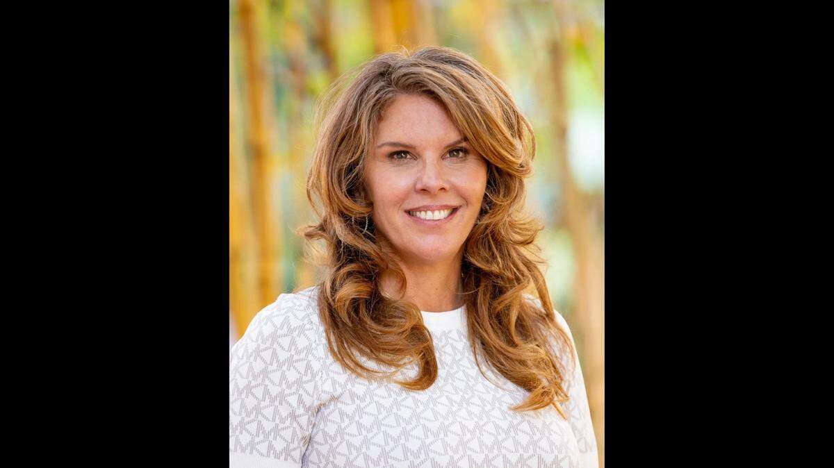 Miami Beach Commissioner Kristen Rosen Gonzalez filed Wednesday to run for mayor in November.