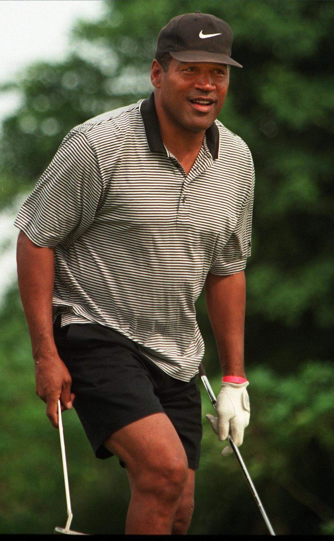 In 1998, O.J. Simpson plays in golf tournament called Visions of Victory at Golf Club of Miami.