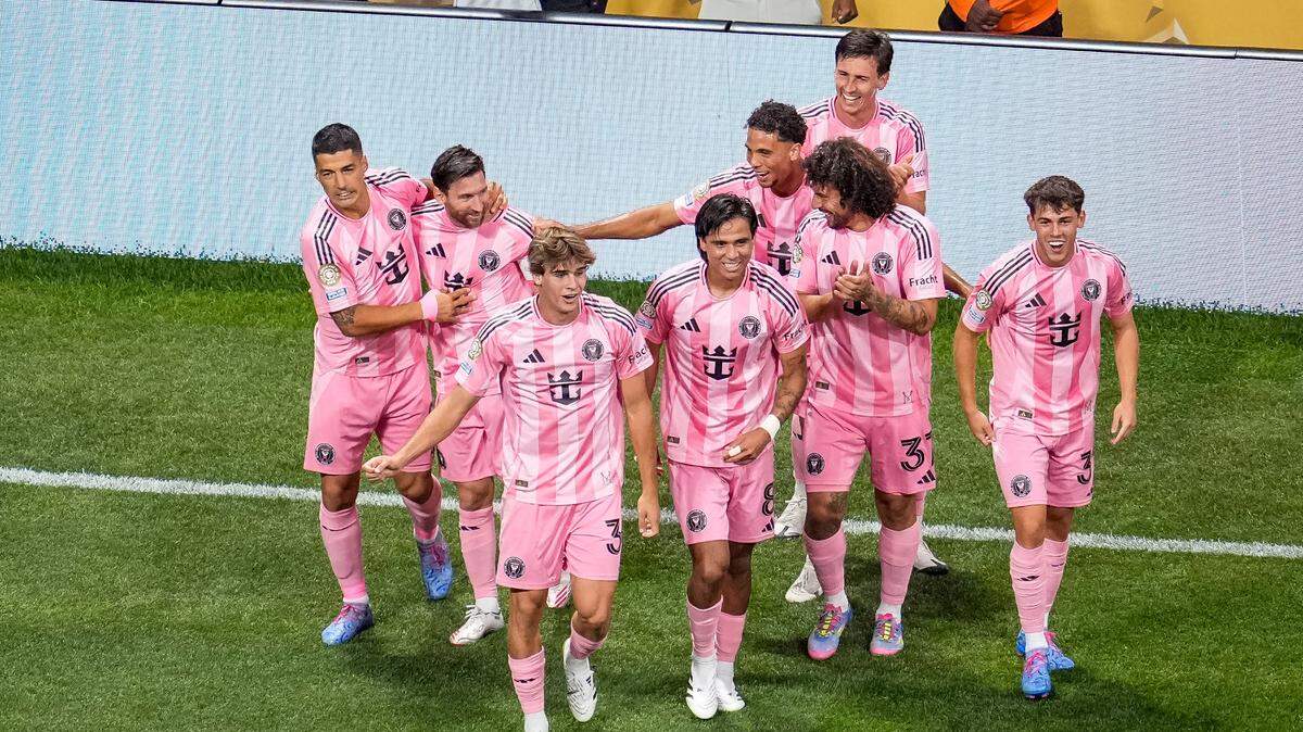 Jun 19, 2025; Atlanta, Georgia, USA; Inter Miami CF forward Lionel Messi (10) celebrates scoring their second goal with teammates during the second half during a group stage match of the 2025 FIFA Club World Cup at Mercedes-Benz Stadium. Mandatory Credit: Dale Zanine-Imagn Images