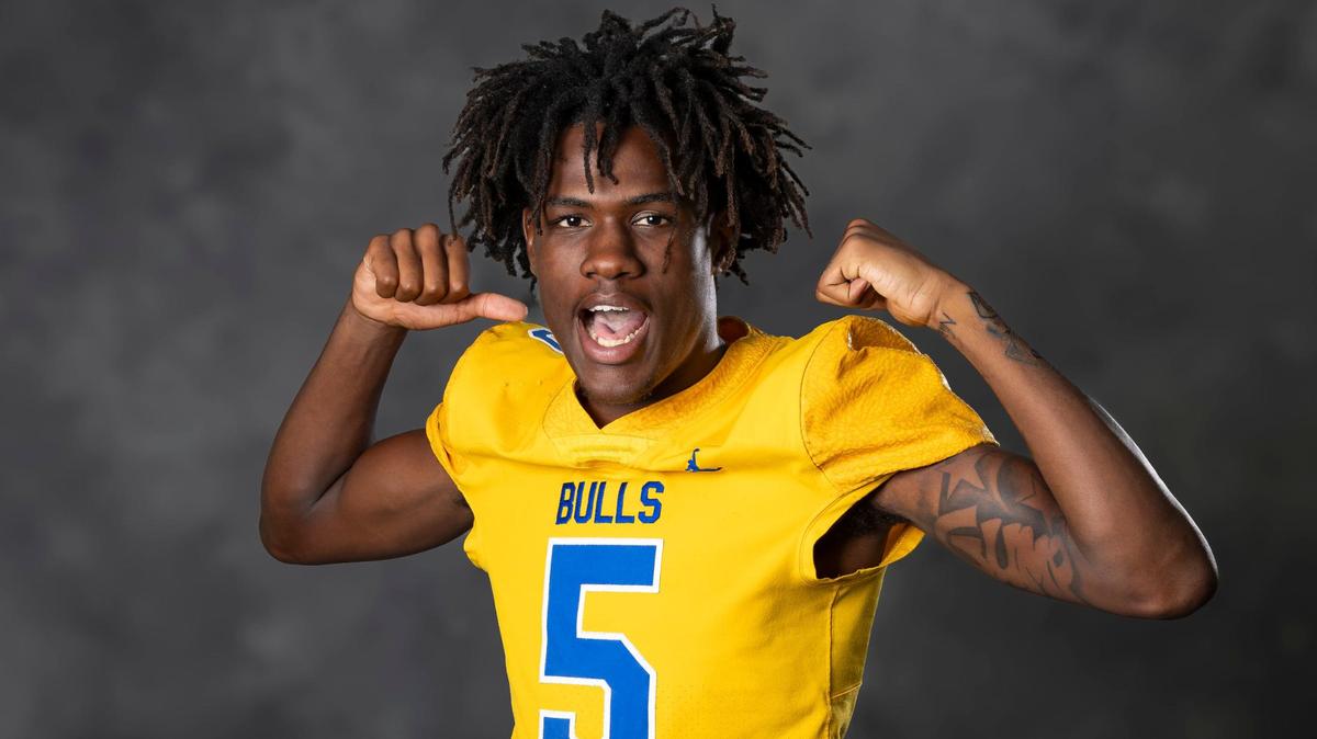Miami Northwestern wide receiver Calvin Russell enters the season as the top-rated recruit in the state for the class of 2026.