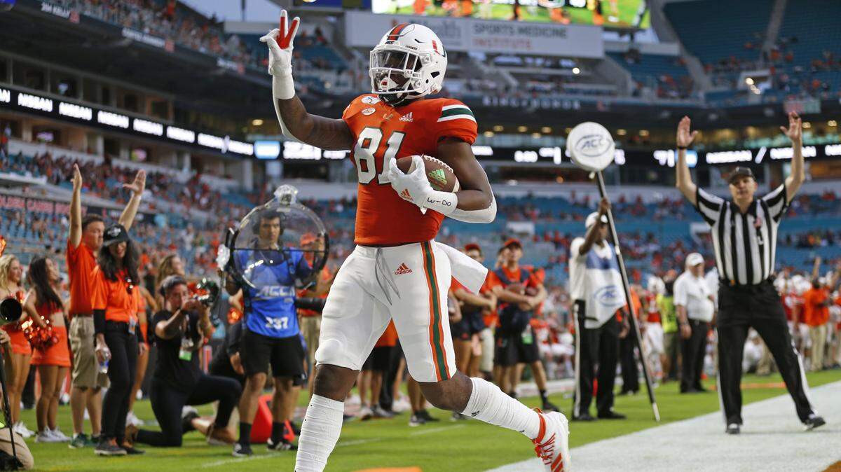 Miami Hurricanes tight end Larry Hodges (81) scores on a pass reception from quarterback N’Kosi Perry (5) in the fourth quarter of UM’s Sept. 14 game against Bethune Cookman.