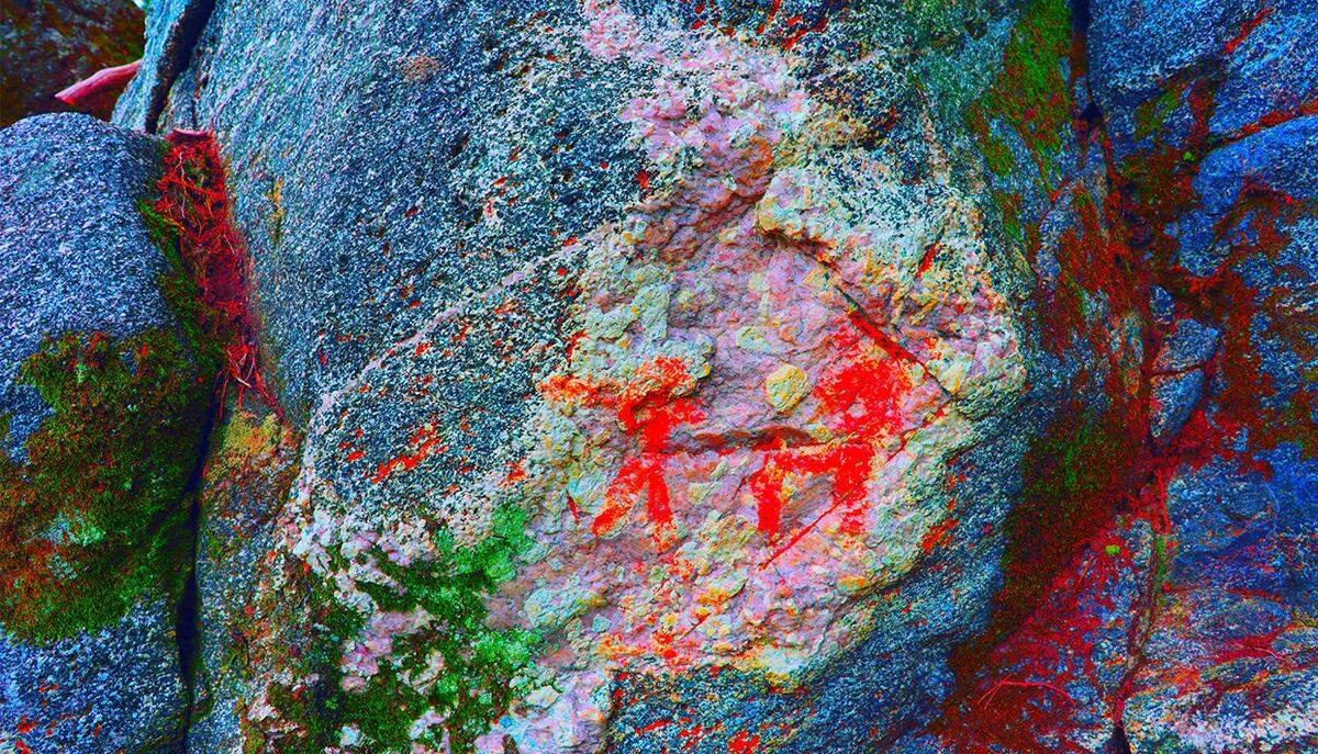 A photo with highlighted coloring shows two human figures, possibly a hunting scene.