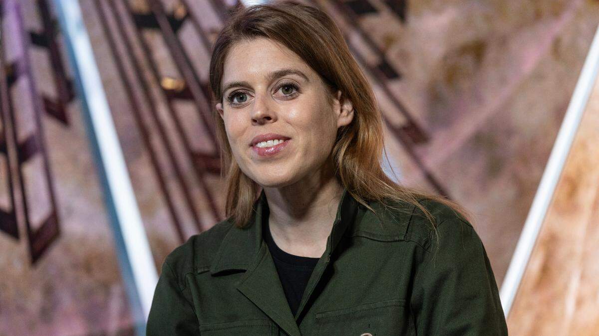 Princess Beatrice announces she’s pregnant with another child.