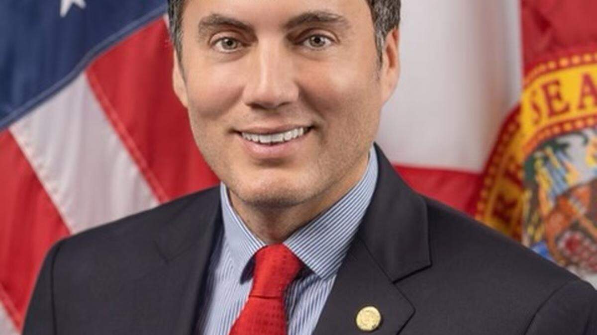 Fabian Basabe se postuló a la Cámara de Representantes de la Florida como republicano moderado en representación de zonas históricamente liberales del sur de la Florida, pero hasta ahora ha votado sistemáticamente con los republicanos en proyectos de ley relacionados con los derechos de los homosexuales, las armas y el aborto.