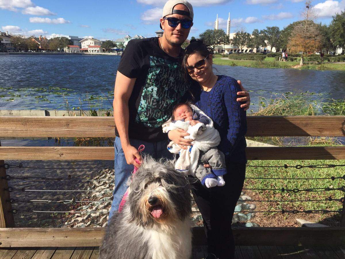 Miguel Rojas with his family and the pet dog he loved so much, Almudena.