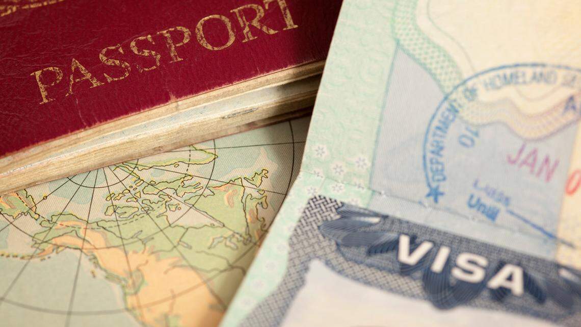 La visa americana estampada en un pasaporte.