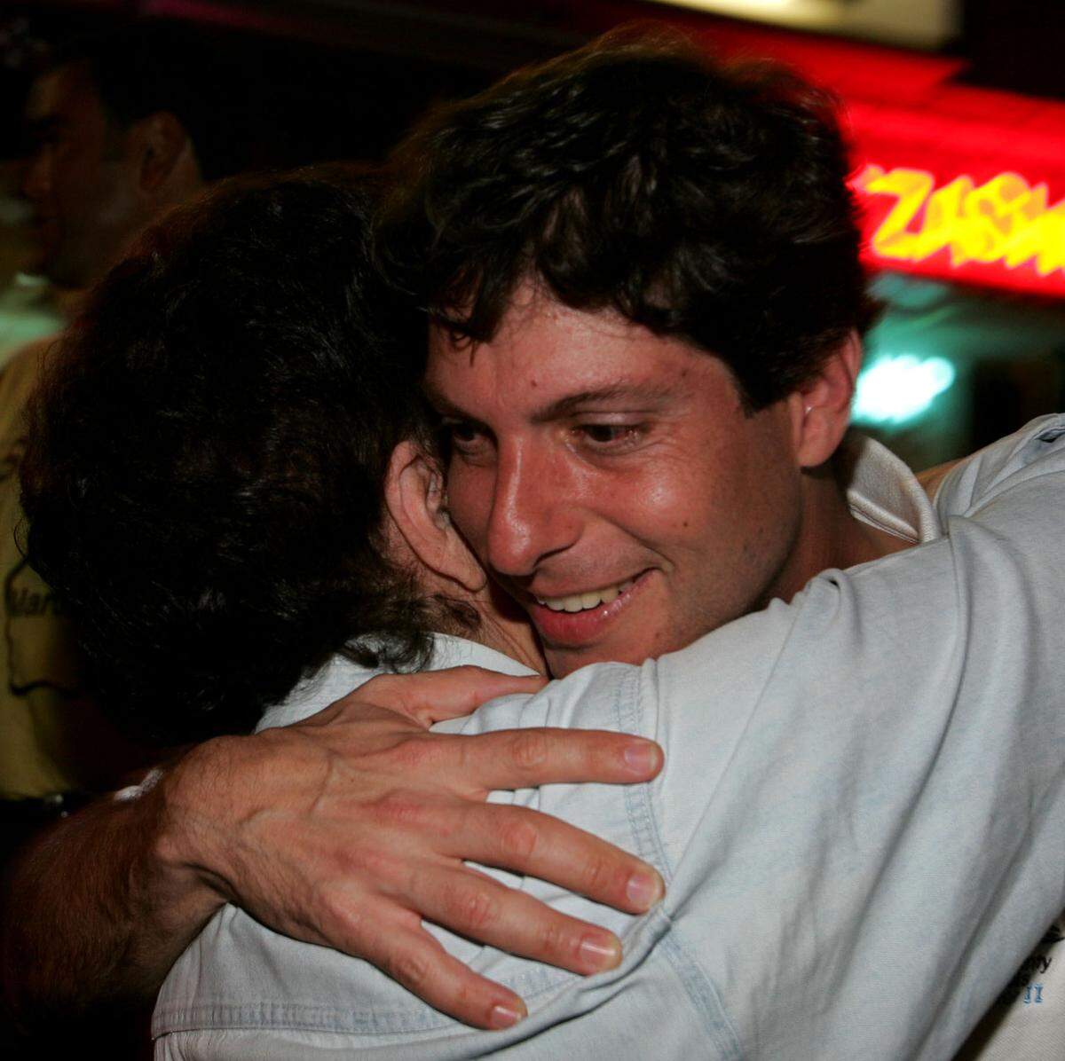 Miami-Dade District 3 School Board winner Martin Karp is congratulated by his supporters in November 2004. Here he gets a hug from his mother Ruth Karp.