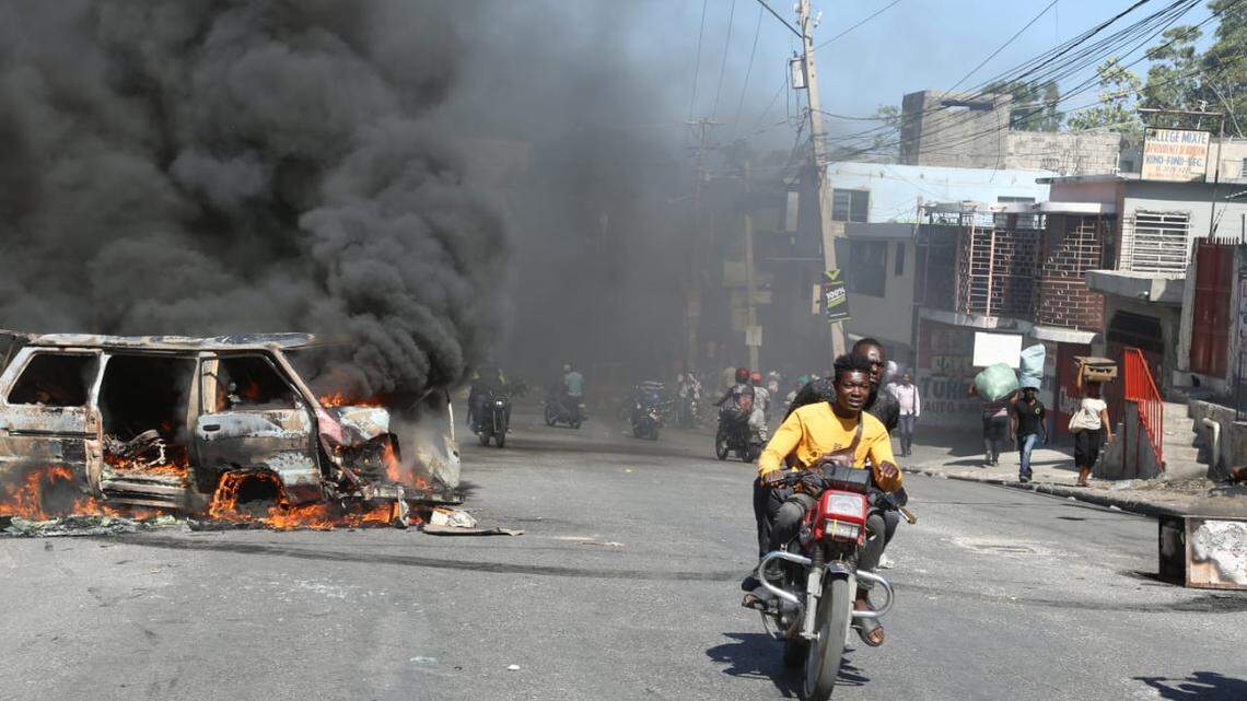 Fed up with surging gang violence, thousands of Haitians took to the streets of Port-au-Prince on Wednesday, April 2, 2025 to protest against armed gangs and demand the resignation of Haiti’s transitional authorities. The demonstration was one of the biggest in recent years.