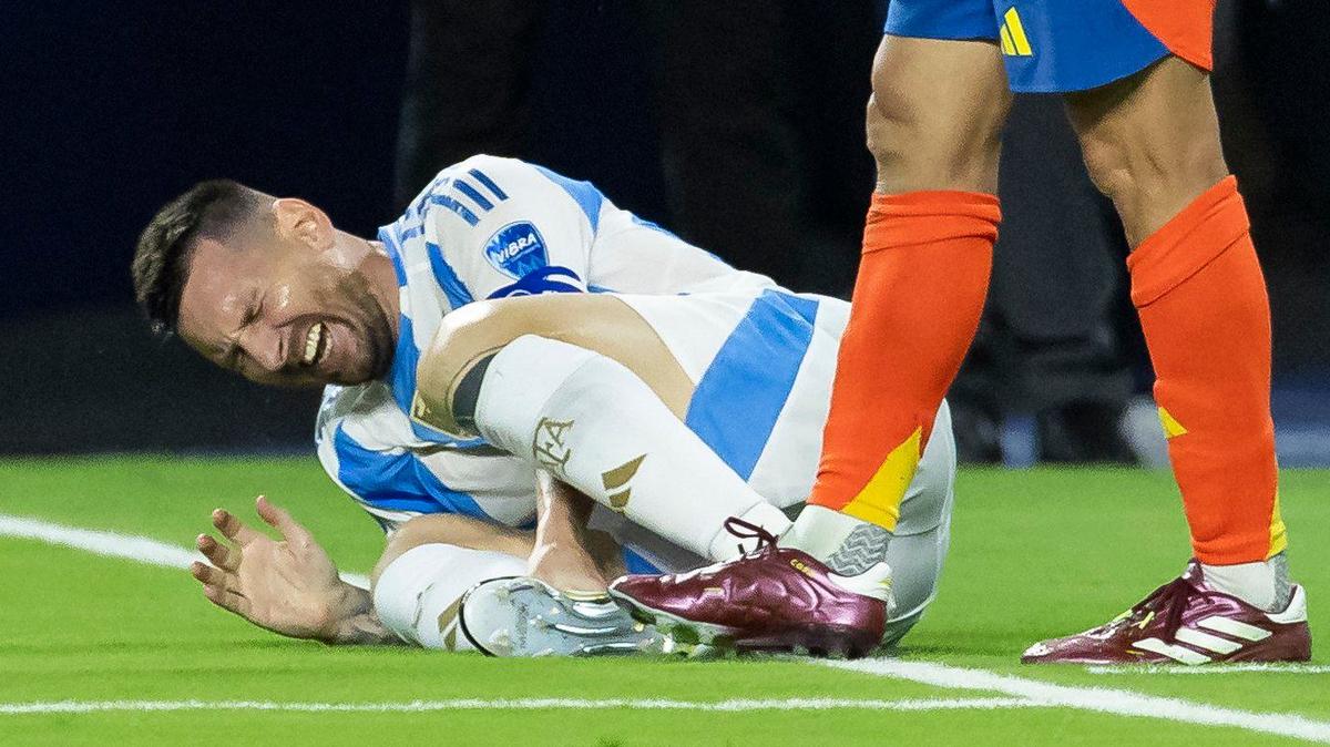 Argentina forward Lionel Messi (10) reacts after hurting his right foot on a play against Colombia in the first half of their Copa America 2024 Final soccer match at Hard Rock Stadium on Sunday, July 14, 2024, in Miami Gardens, Fla.