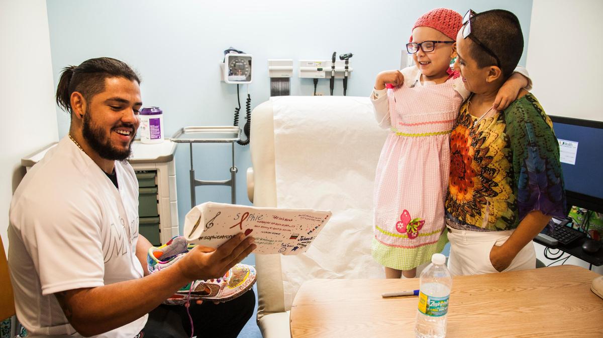 Miami Marlins catcher Jorge Alfaro visited Zoe Vargas and Ivonne Vargas, mother, on Friday morning at alex’s place, a treatment location that serves children with cancer and rare blood diseases. Vargas decorated part of his arm sleeve and cleats for Players’ Weekend, which starts Friday night, August 23, 2019.