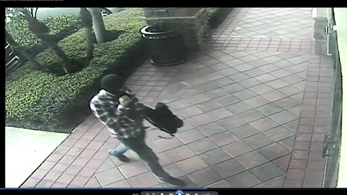 A man in a ski mask was arrested Saturday after trying to rob a Broward bank, according to FBI officials.
