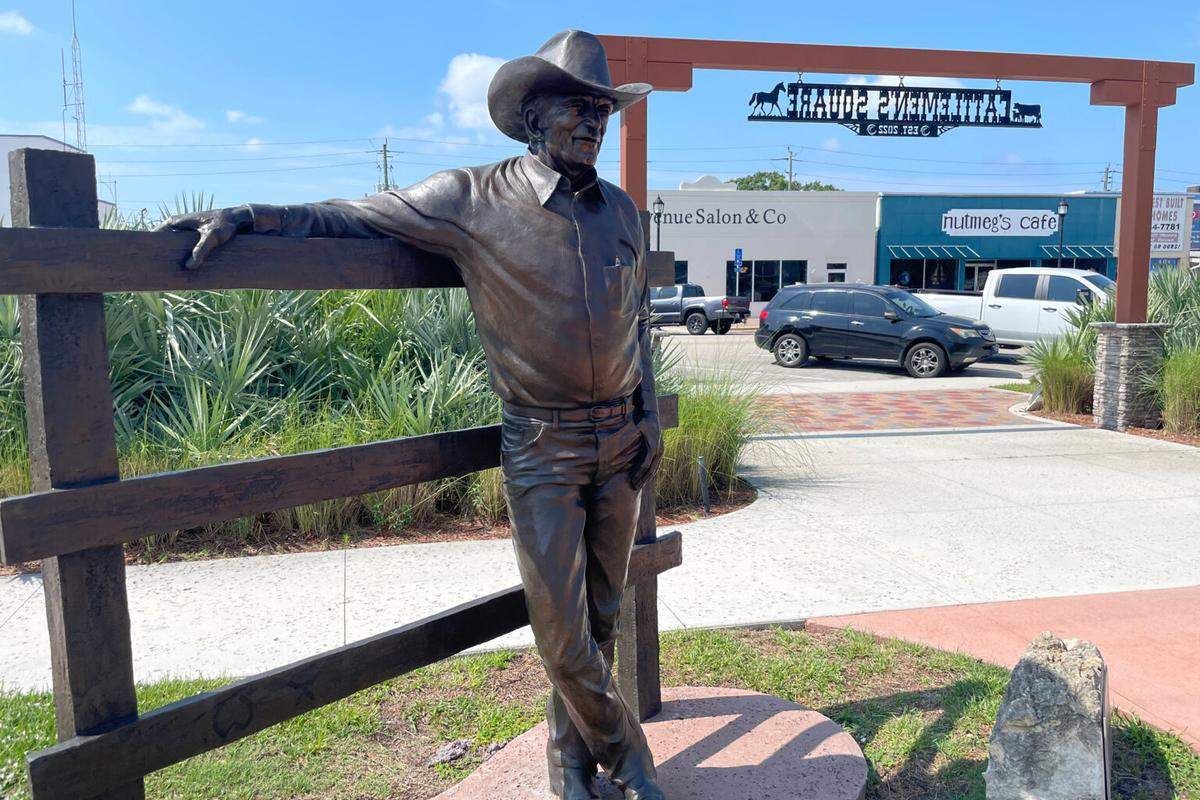 Cattleman’s Square celebrates Okeechobee’s ranching roots with statues depicting a cattle drive. Nearby, an arena features a few rodeos a year and hosts the state’s largest livestock market, with auctions on Mondays and Tuesdays selling on average 1,200 head of cattle daily.