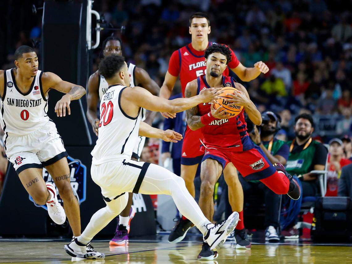 San Diego State Aztecs guard Matt Bradley (20) defends Florida Atlantic Owls guard Nicholas Boyd (2) during the first half of the Men’s Basketball Championship National Semifinal at NRG Stadium in Houston, Texas on Saturday, April 1, 2023.