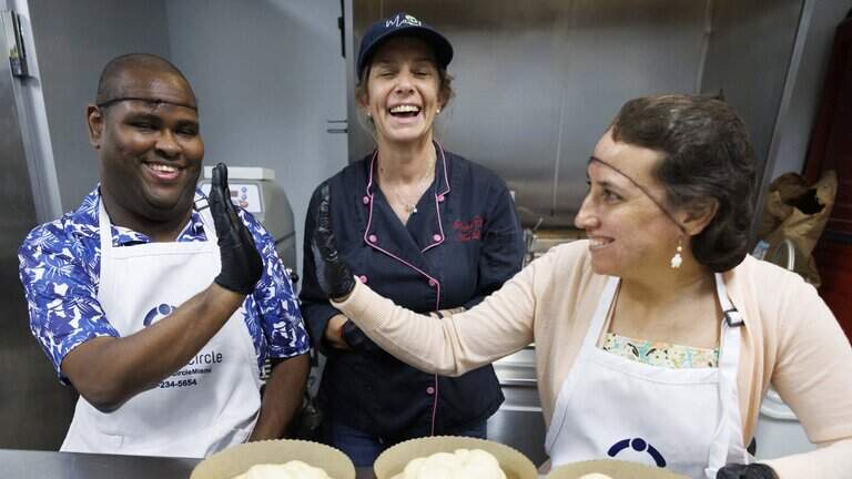 This Kendall bakery is serving fresh challah and friendship for Rosh Hashanah