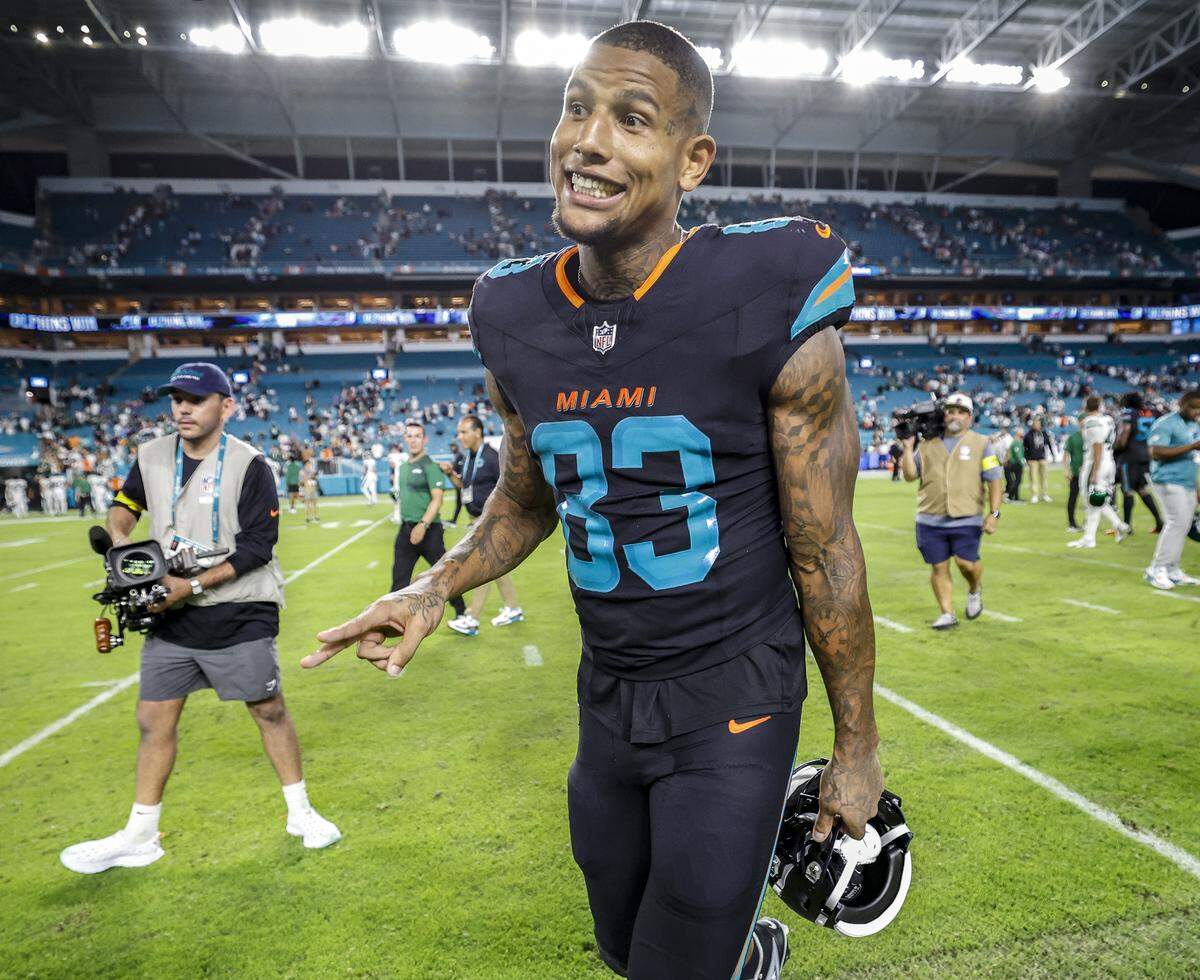 Miami Dolphins tight end Darren Waller (83) reacts after the Dolphins defeat the New York Jets during their NFL game at Hard Rock Stadium in Miami Gardens, Florida, on Monday, September 29, 2025.