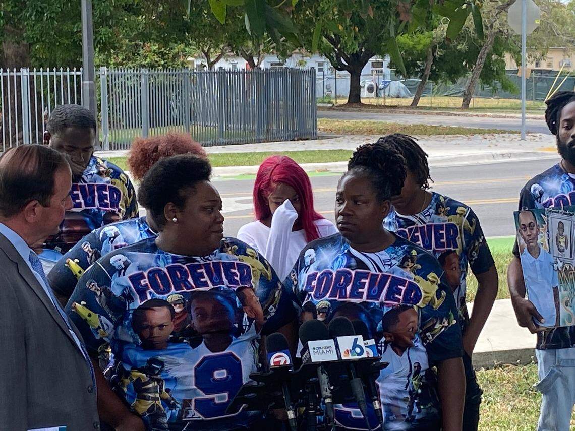 Attorney Michael Haggard stands with Shanika and Teretha Williams Tuesday, April 22, 2024, in a field in Florida City across the street from the apartment complex where Shanika’s son Antavious Scott was fatally shot Nov. 16, 2024.