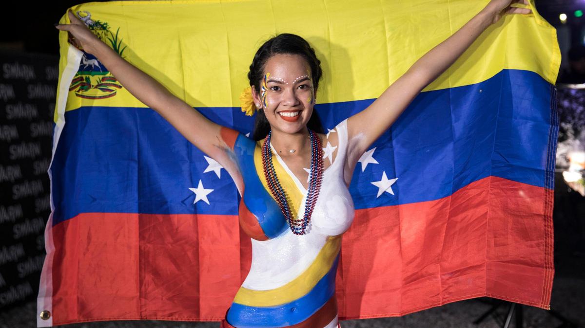 Cientos se reunieron en Wynwood Marketplace el viernes 20 de julio de 2018 en MegaRumba, un festival de música que se considera la celebración más grande de América Latina en Miami. MegaRumba comenzó hace varios años un festival y concierto para celebrar el Día de la Independencia de Colombia. Sin embargo, como el evento se ha expandido en popularidad, también lo ha hecho su base de seguidores: promover la unidad, el orgullo y el bienestar de todos los países de América Latina.