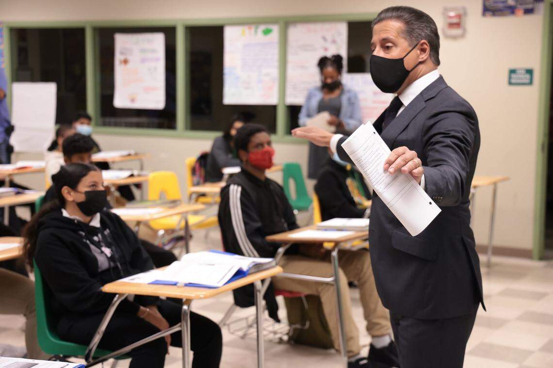 Superintendent Alberto Carvalho, right, teaches a ninth-grade environmental science class at Miami Jackson Senior High on Tuesday, Jan. 4, 2022, due to a high number of teachers who called in sick from the surging coronavirus in South Florida.