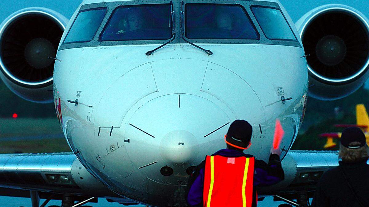 Tropical Storm Nicole could lead to flight delays and cancellations in Florida.