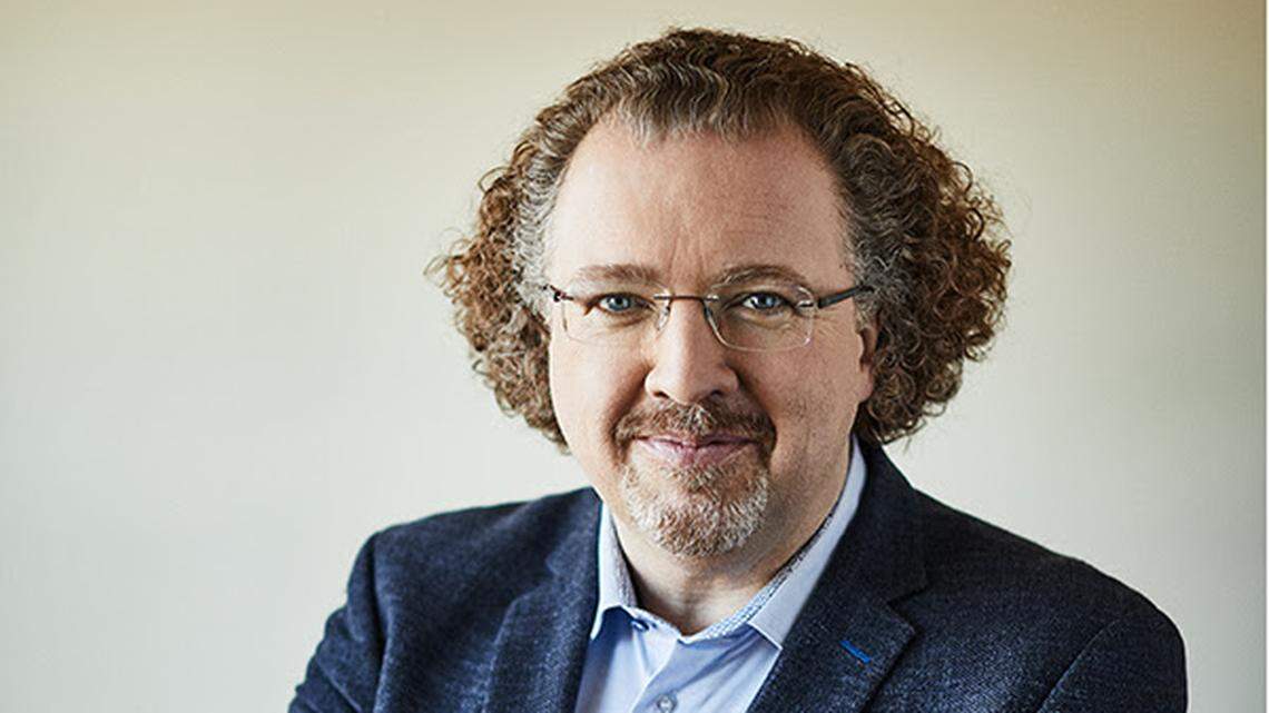 Stéphane Denève, an internationally lauded conductor and music director of the St. Louis Symphony Orchestra, was appointed as New World Symphony’s next artistic director. He succeeds the symphony’s founding artistic director Michael Tilson Thomas.