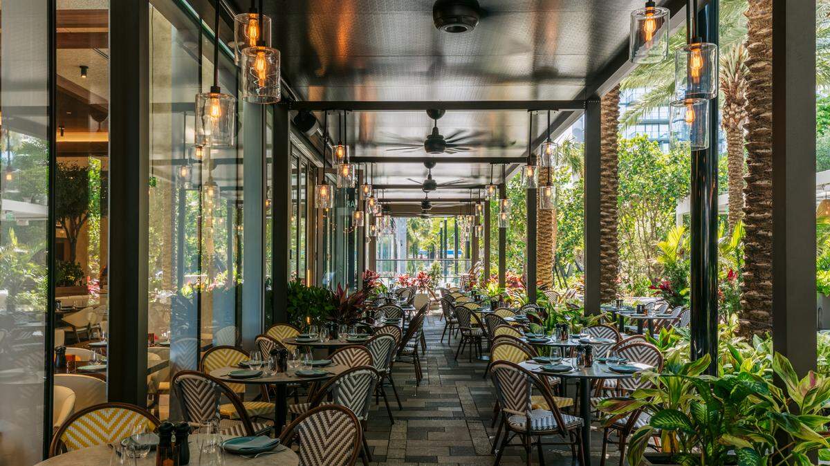 The outdoor patio at Serafina Italian restaurant at Miami Worldcenter.
