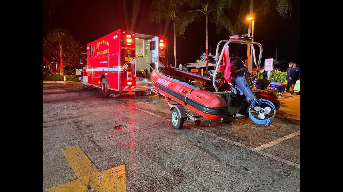 Rescatistas de Miami en el lugar de la tragedia del ferry de Fisher Iswland, el sábado 24 de junio de 2023.