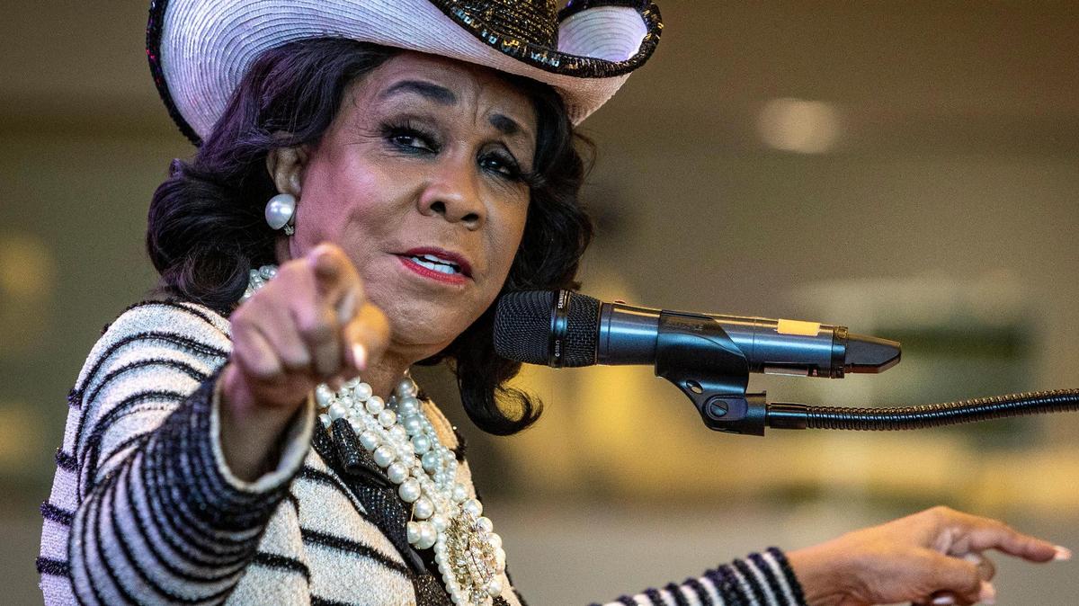 Miami Gardens, FL- November 1, 2022 - Congresswoman Frederica Wilson, speaks to Police and youth attending a 5000 Role Models conference at Hard Rock Stadium. The conference is designed to get Black kids interacting with police officers.