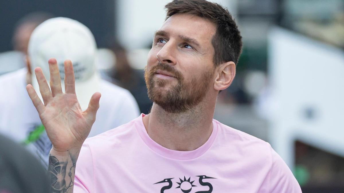 Inter Miami forward Lionel Messi (10) arrives before playing against FC Cincinnati in their MLS match at DRV PNK Stadium on Saturday, Oct. 7, 2023, in Fort Lauderdale, Fla.