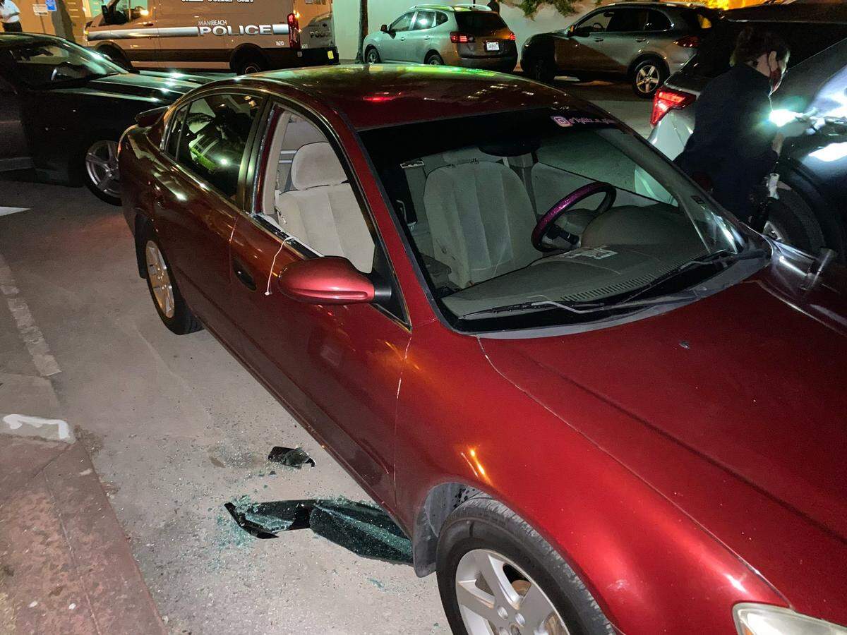 Miami Beach police have arrested four people they say burglarized three cars near Collins Avenue. Officers also found guns and drugs in the suspect’s car.