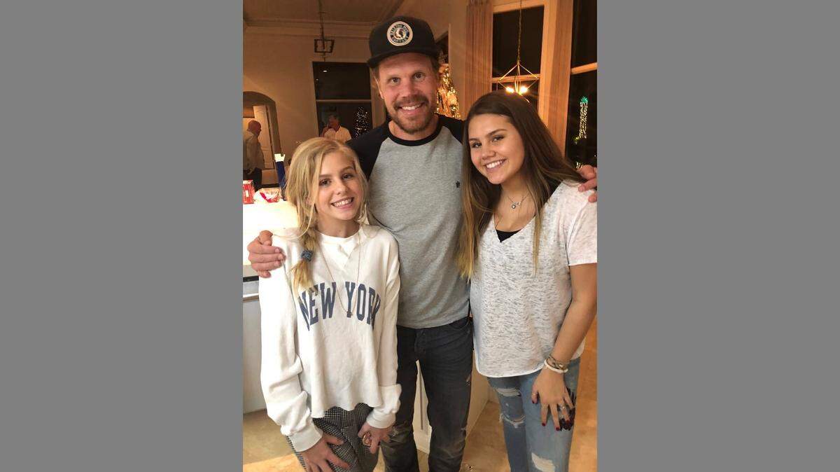 All-star Olli Jokinen with his daughters, Emma, left, and Alexandra, right.