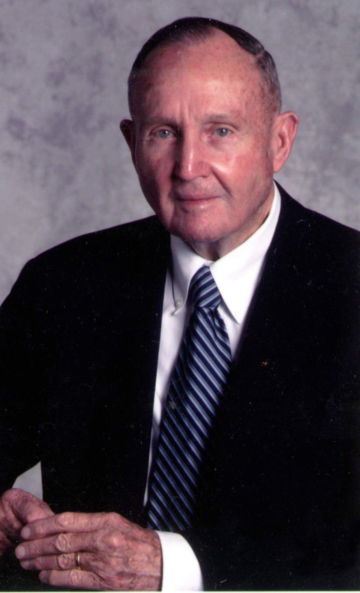 Alvah Chapman, former chairman and CEO of Knight Ridder, which at the time owned the Miami Herald, founded the Chapman Partnership in 1992 to help Miami’s homeless community get on its feet through housing, healthcare, counseling and education.