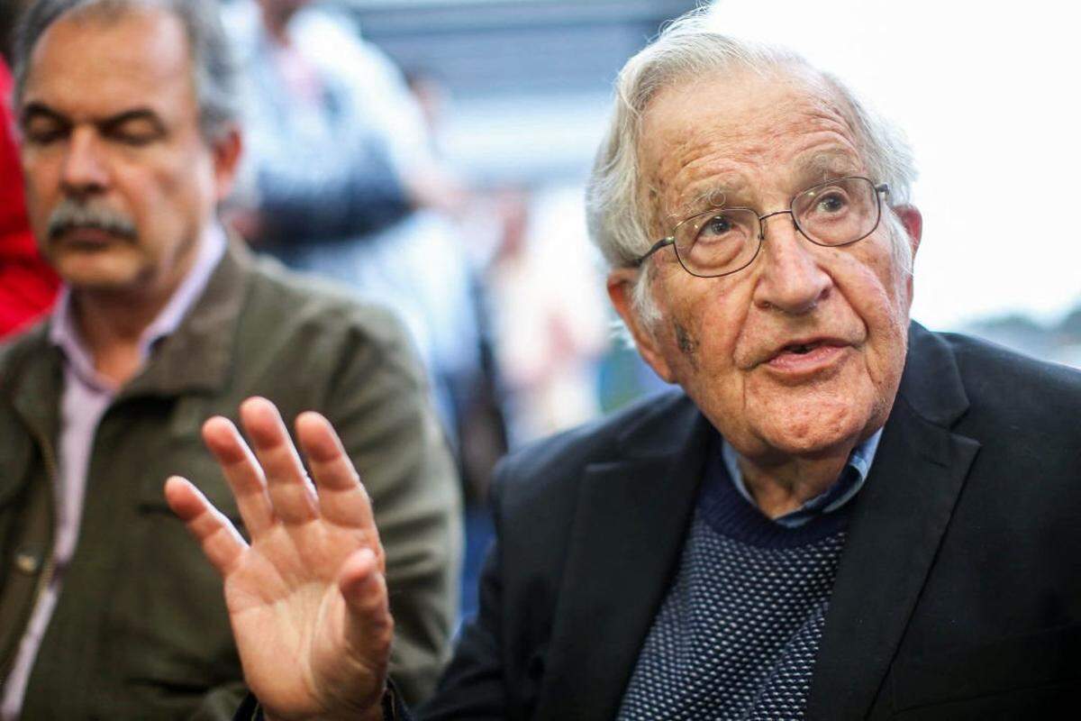 US linguist and political activist Noam Chomsky (R), talks during a press conference after visiting former President Luiz Inacio Lula da Silva, arrested for corruption in the Federal Police Superintendence in Curitiba, Brazil on September 20, 2018. (Photo by HEULER ANDREY/AFP via Getty Images)
