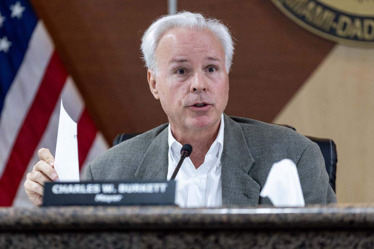 Mayor Charles W. Burkett speaks to residents at a Surfside commission meeting in 2025.