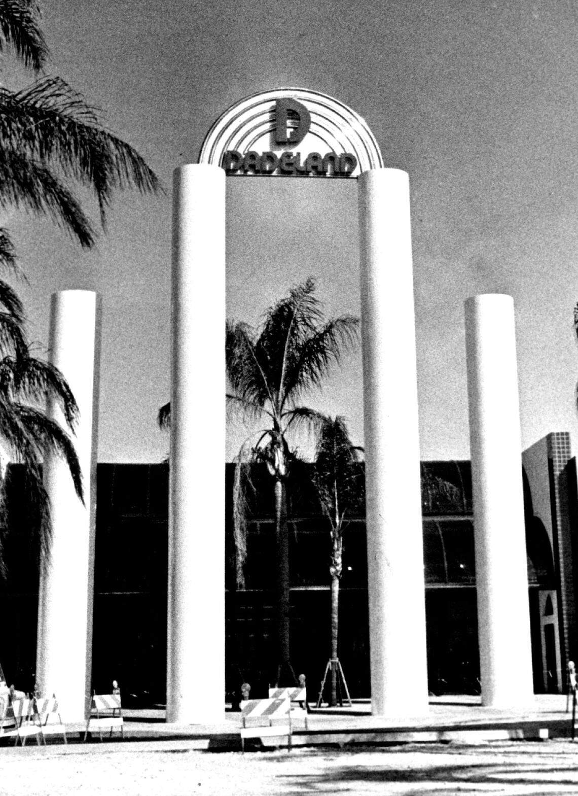 Dadeland Mall entrance in 1985.