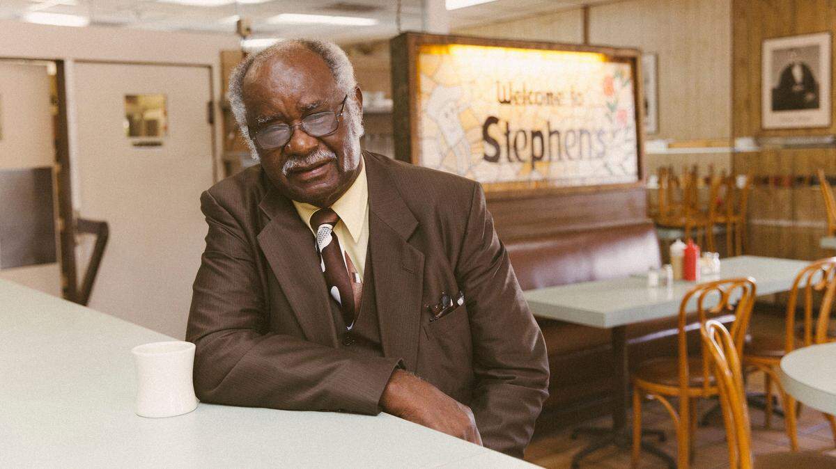 Henderson Biggers se jubila después de haber trabajado 65 años consecutivos en Stephen's Deli en el este de Hialeah.