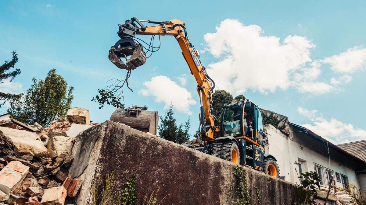 home demolition large equipment