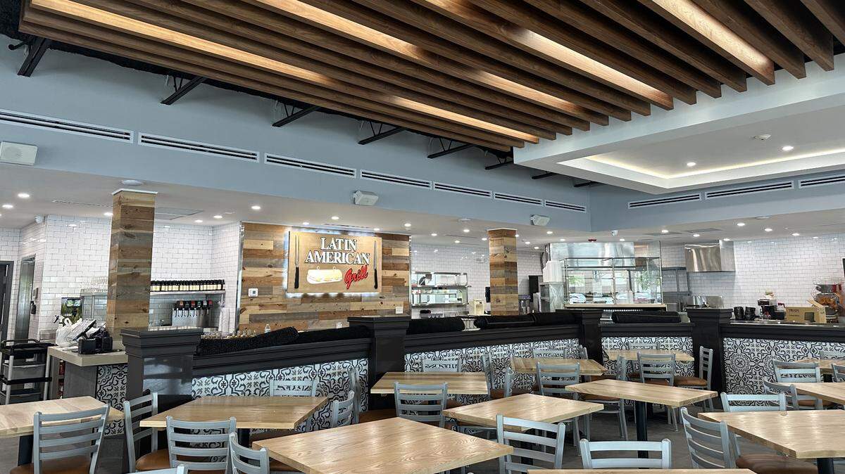 Latin American Grill en Miami Lakes reabre después de dos años y un devastador incendio en la cocina.