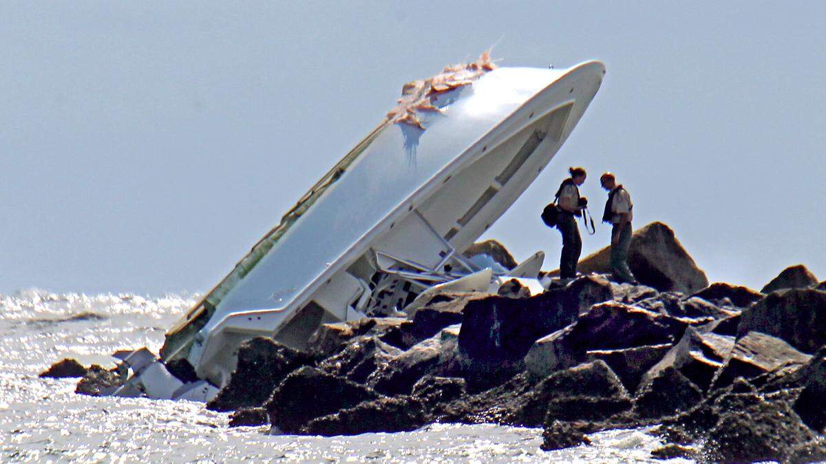 Investigators look at the boat that Marlins pitcher Jose Fernandez was aboard that crashed into the jetty off South Beach on Sunday, September 25, 2016.