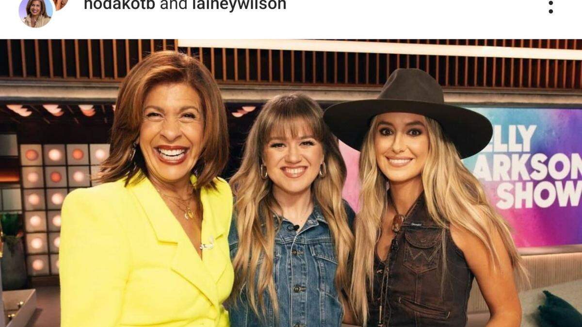 hoda kotb with kelly clarkson and lainey wilson