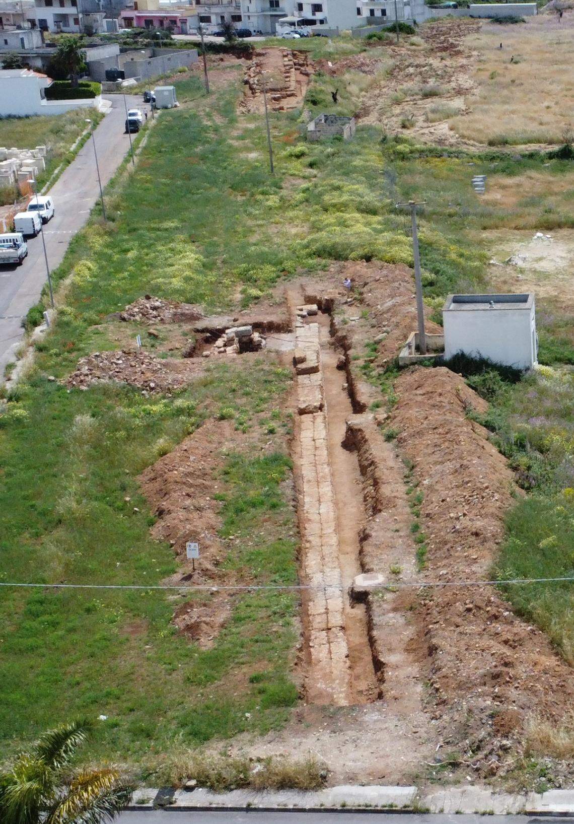 Large sections of wall were uncovered, and layers on the outside of the walls held more artifacts.